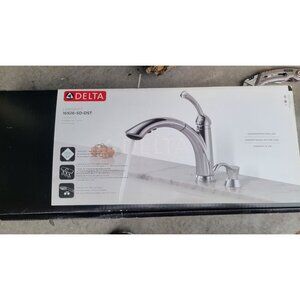 Delta Lewiston Single Handle Pull-Out Kitchen Faucet & Soap Dispenser Chrome New